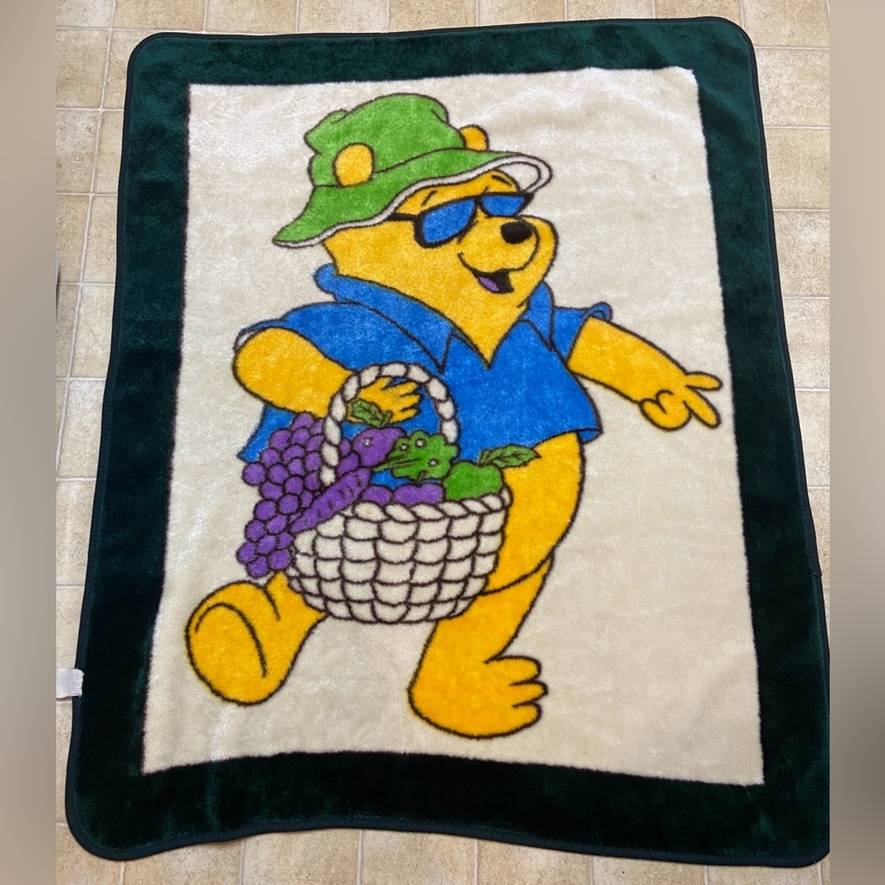 VTG,Disney Pooh In Sunglasses Kids Plush Colorful Bear Blanket with Green Border